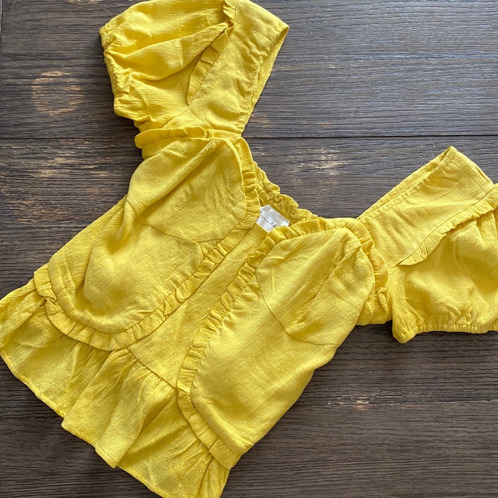 Yellow Line and Dot top
